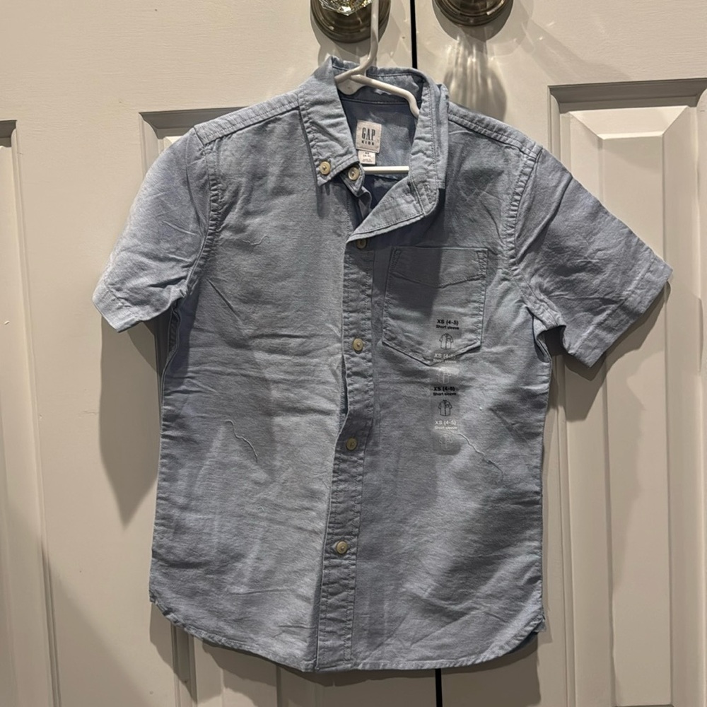 NWT boys size xs 4/5 GAP button down shirt